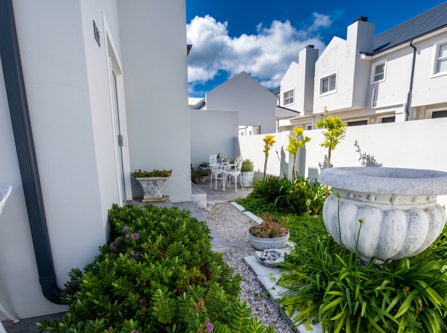 2 Bedroom Property for Sale in Struisbaai Western Cape